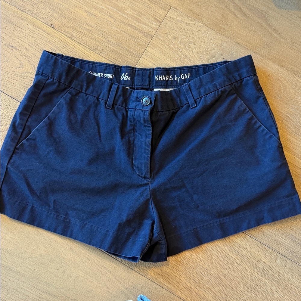 GAP khaki navy shorts